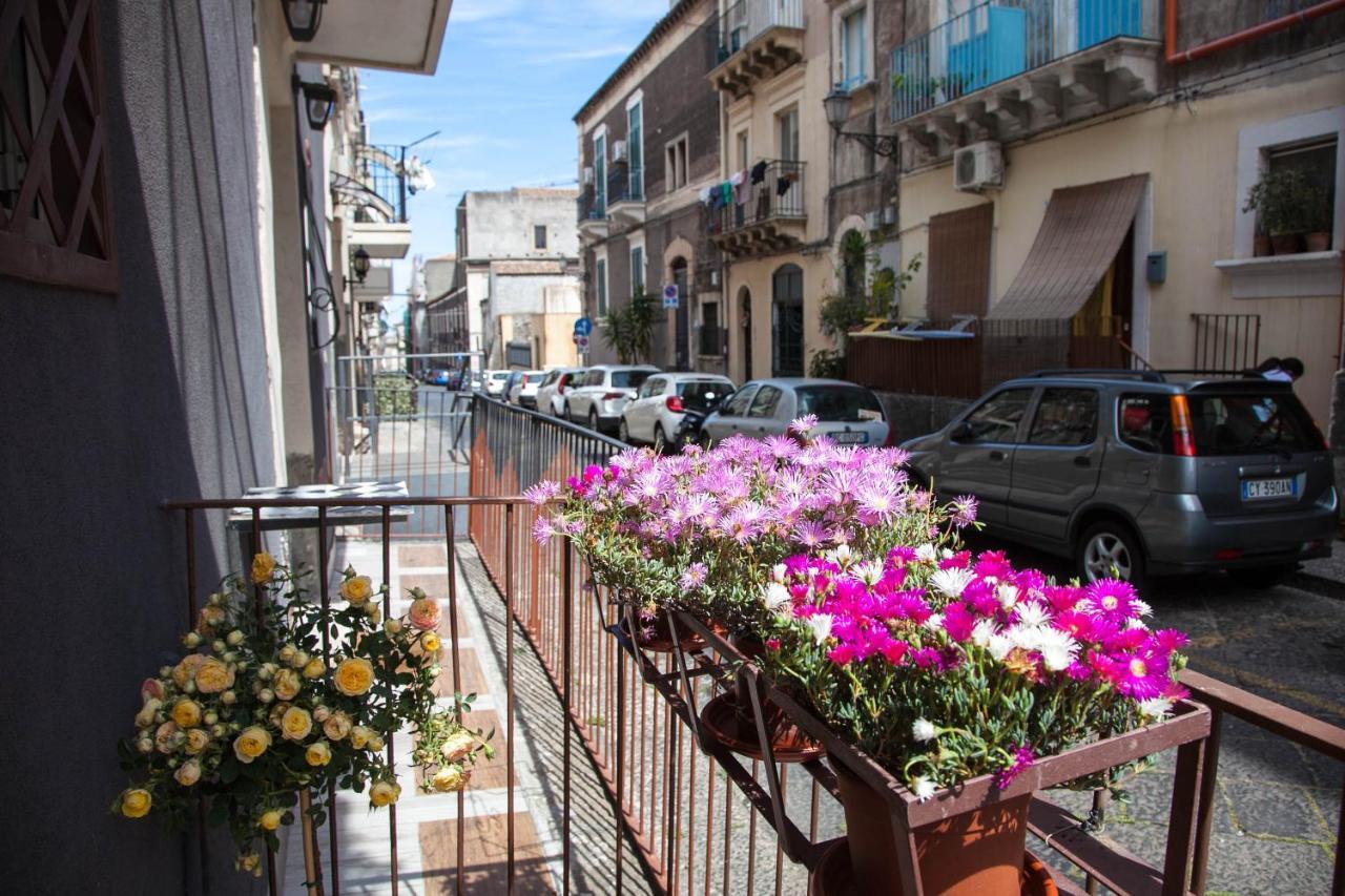 La Casetta In Centro By Sicily In Home Катания Екстериор снимка
